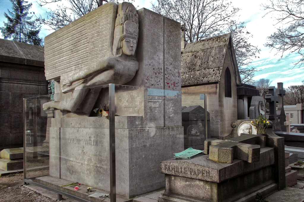 Grave at the Cimetière du Père-Lachaise.