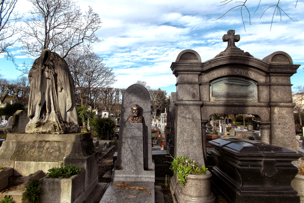 Grave at the Cimetière du Père-Lachaise.