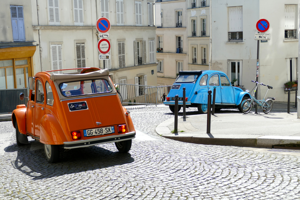 2CV in Paris.