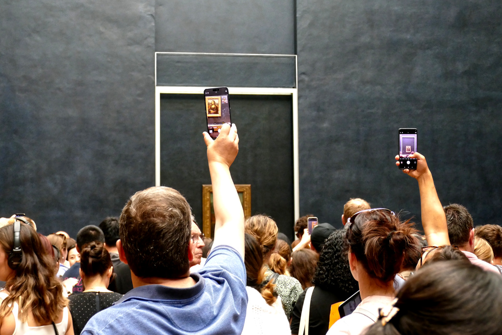 Room with the Mona Lisa at the Louvre museum in Paris.