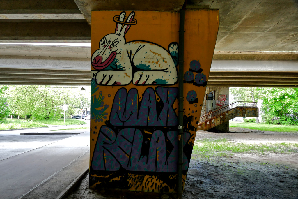 Stele by Tron Karton.