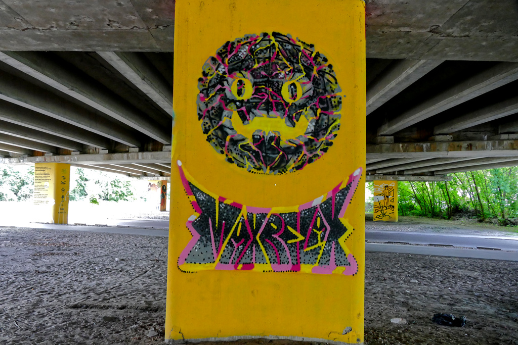 Stele by Tron Karton.