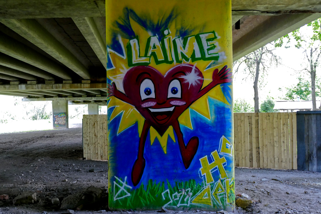 Stele painted by Hoder.