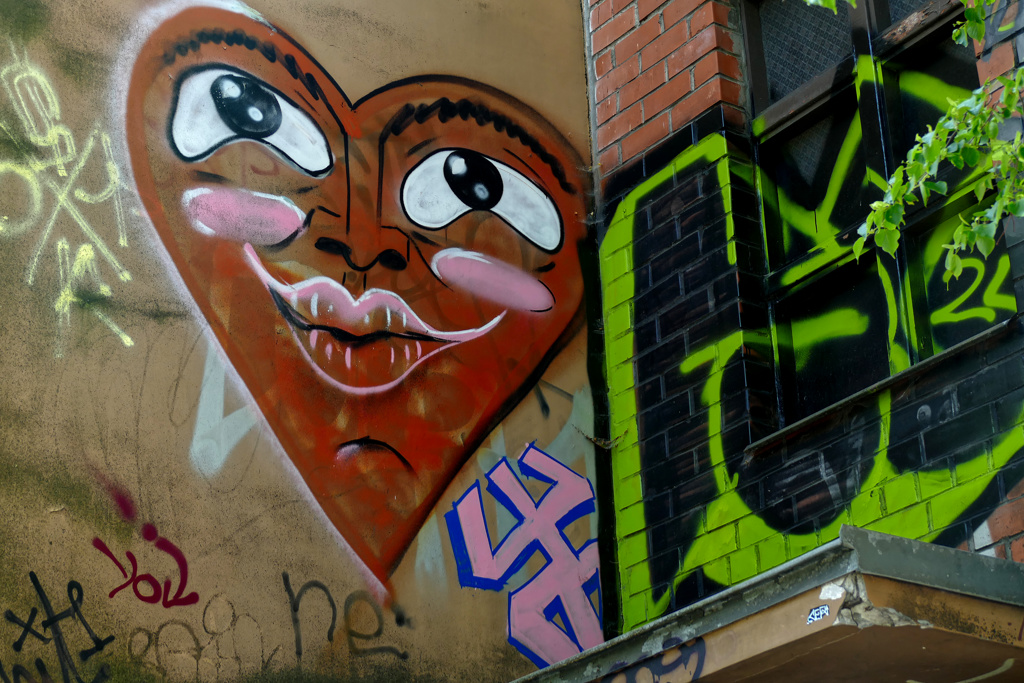 Heart painted by Hoder.