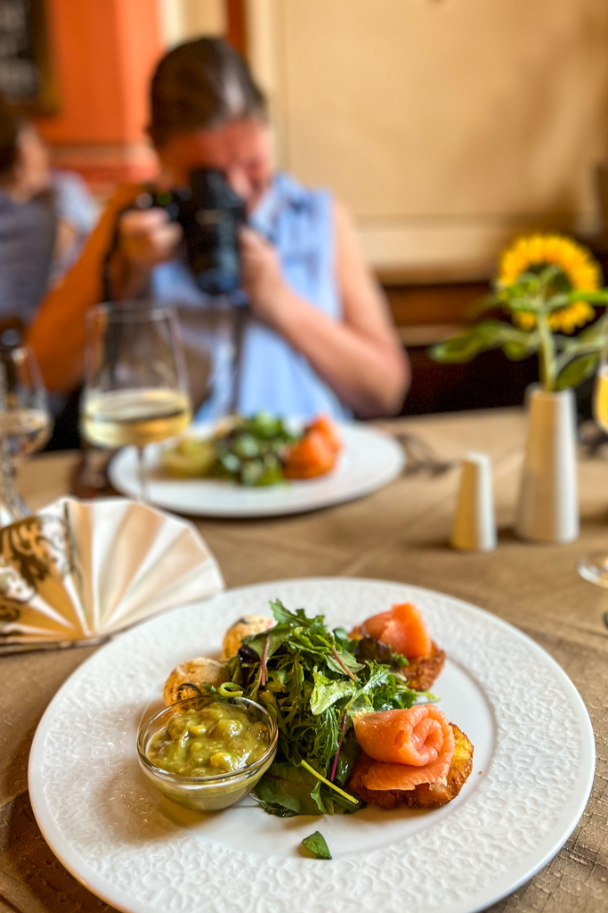 Renata Green is taking a picture of the dinner in Meissen.