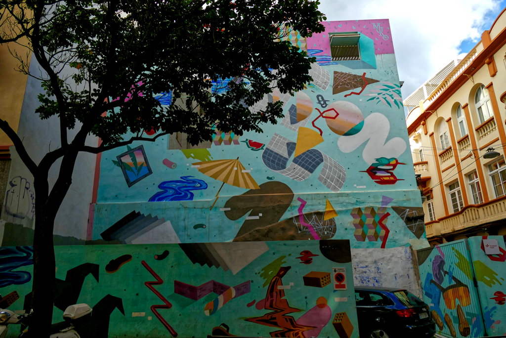 Mural by Shirley Wintsch in Santa Cruz de Tenerife.