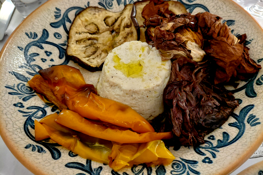 Baked ricotta with vegetables.