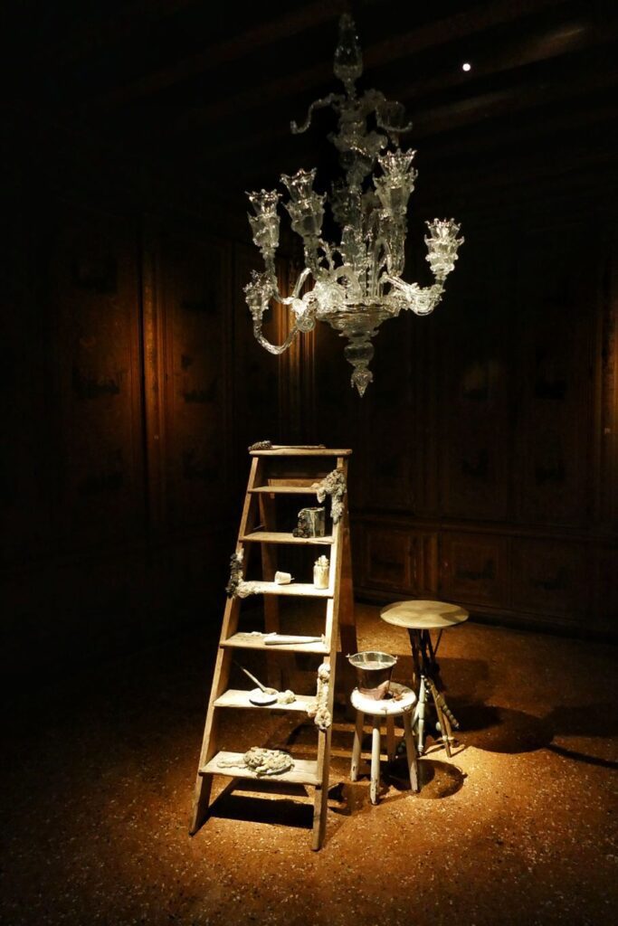 Chandelier by Alexander Kirkeby, object by Atelier Lachaert Dhanis.