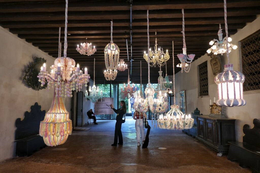 Chandeliers made by Simone Post for the collateral Still Joy – From Ukraine into the World at the historic Palazzo Contarini Polignac.