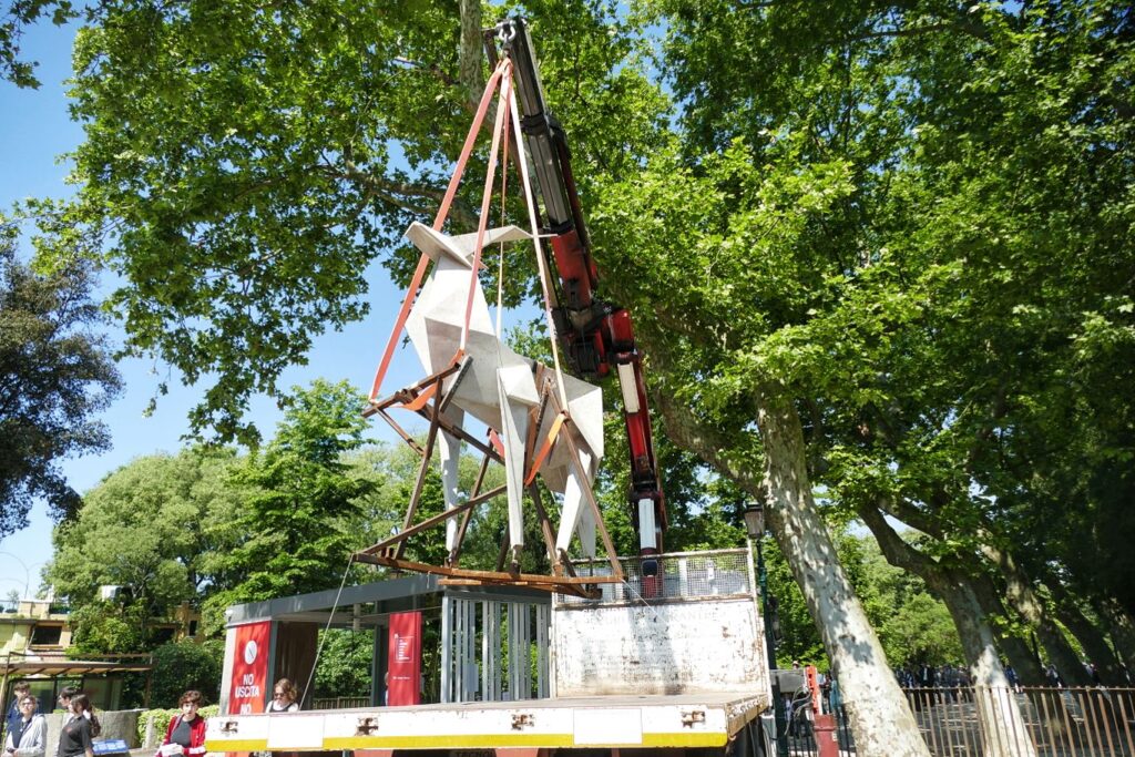 Deer sculpture by Kyiv-based artist Zhanna Kadyrova has travelled over 3,000 kilometers to Venice on the open bed of a truck. 