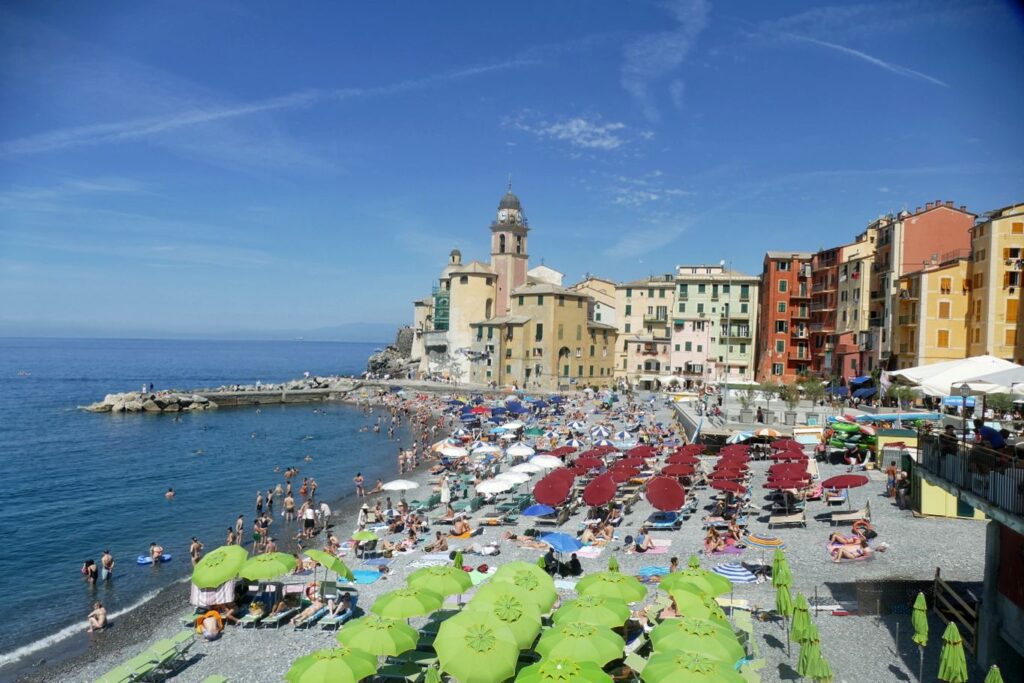 Basilica of Camogli and the town beach. 