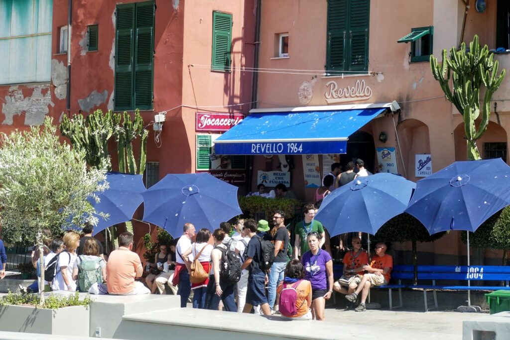 Line in front of the Focacceria Revello in Camogli. 