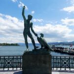 The neoclassical statue at Bürkliplatz depicts the beautiful youth Ganymede from Greek mythology, who was abducted by Zeus to Mount Olympus.