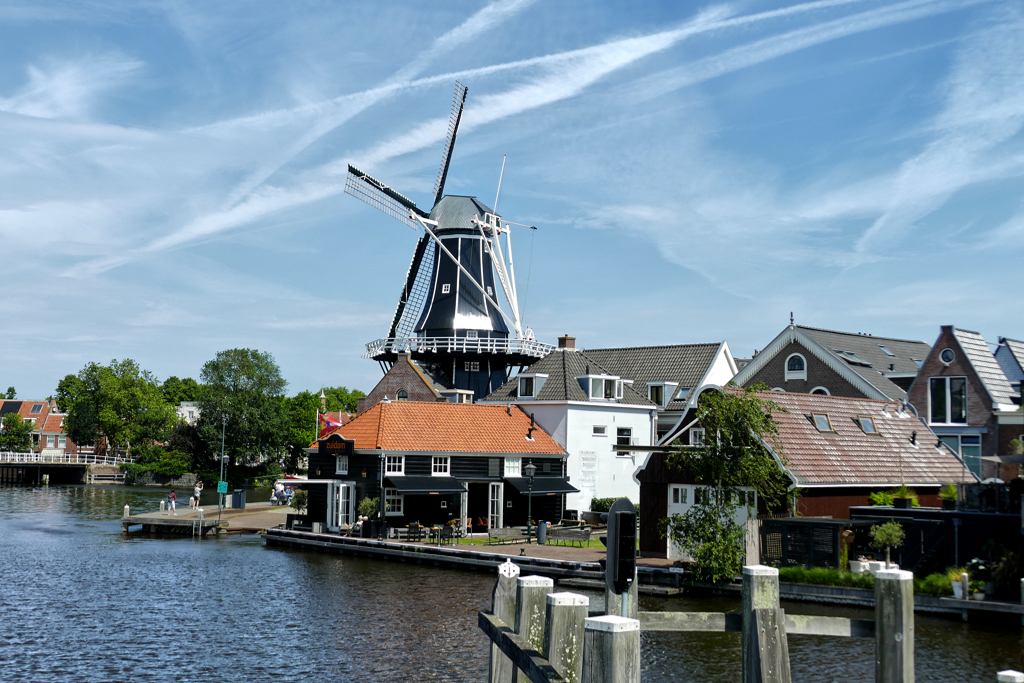 The De Adriaan windmill, originally built in 1779, burned down in 1932. It was faithfully reconstructed in 2002.