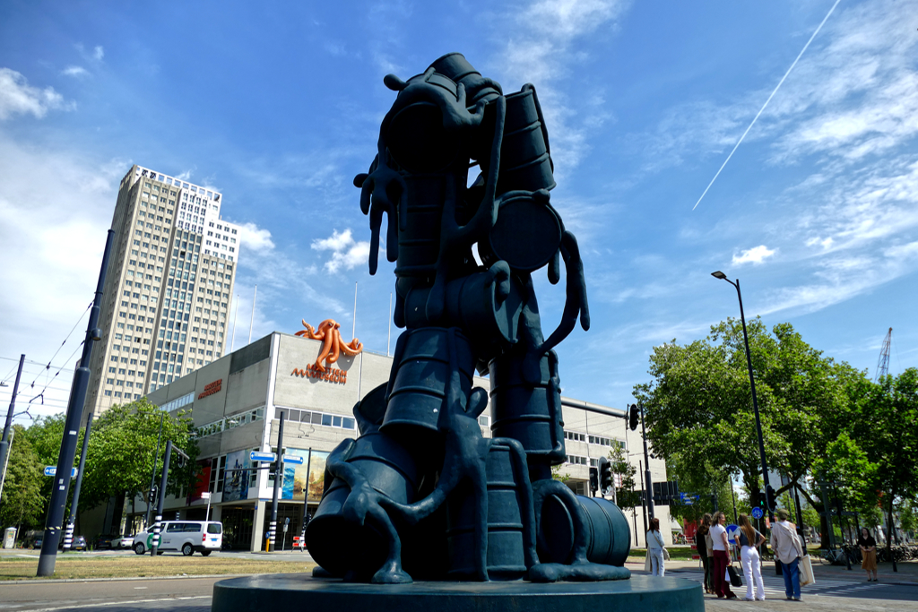 Joep van Lieshout's sculpture Cascade in front of the Maritime Museum