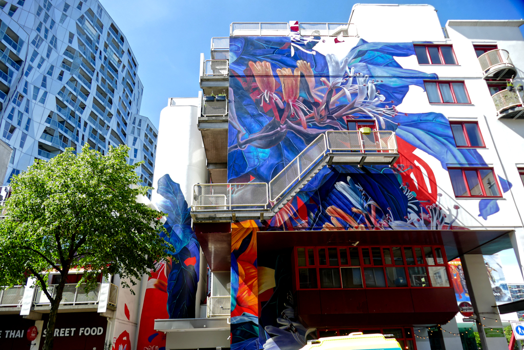 Mural by TelmoMiel.