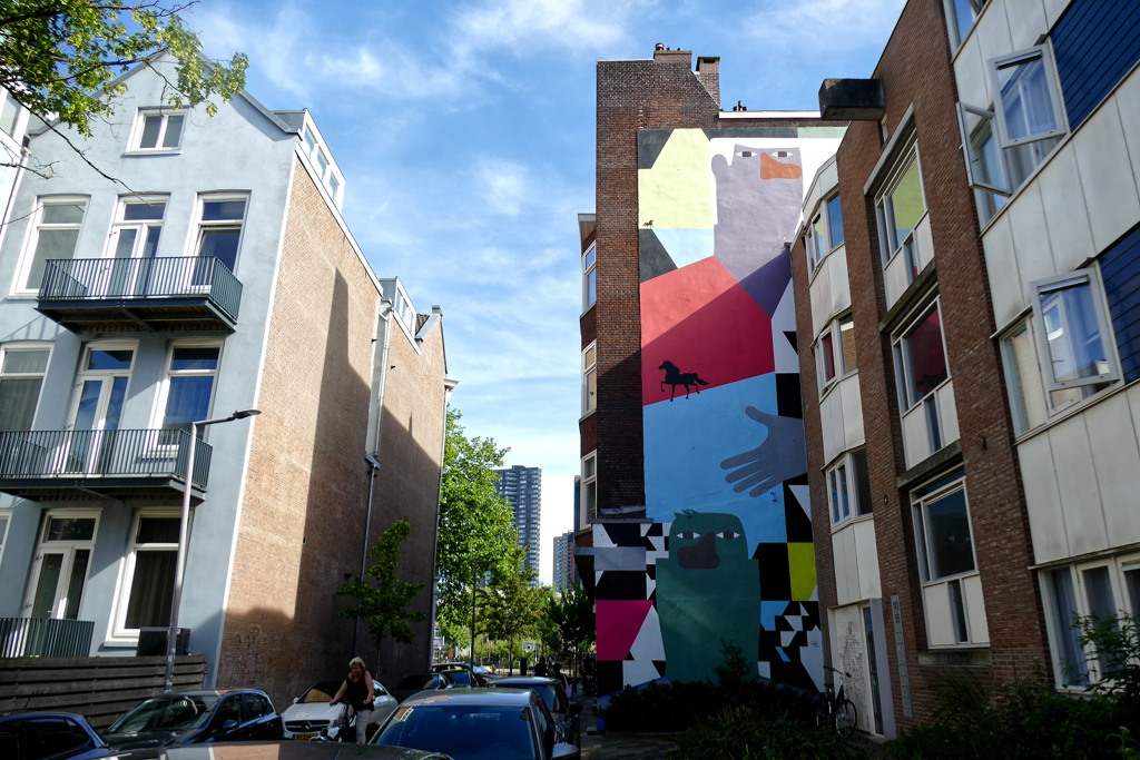 The mural Zwarte Paardenstraat 2020 by Anuli Croon bears the name of the location and the year of its creation.