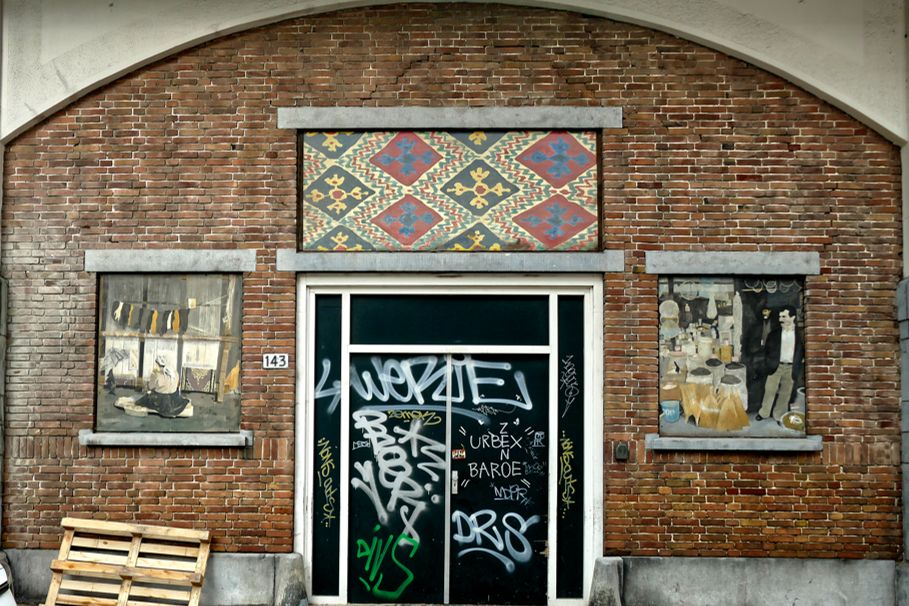 Basar scene at the Hofplein Viaduct