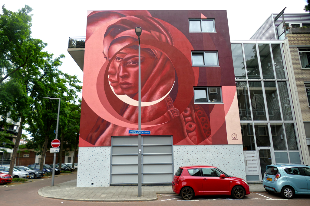 Agniese and her mother Janne in Vrouw Jannestraat, after whom the street is named.
