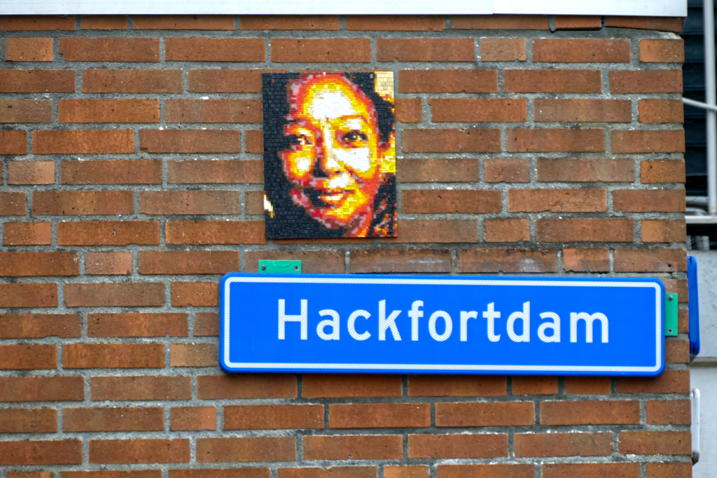 Best Street Art in Rotterdam North by Satoshi Nakamoto.