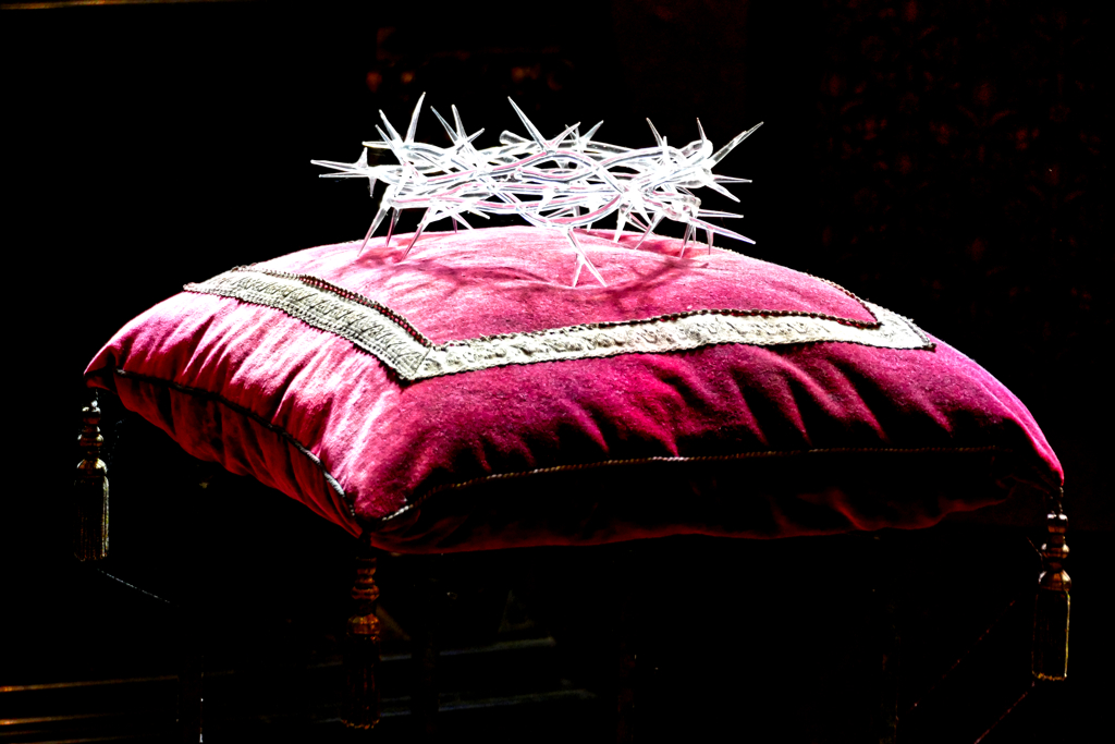 Corona by the Spanish artist Javier Pérez.