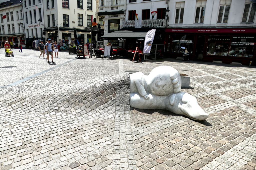 Nello and Patrasche in front of the cathedral in Antwerp.