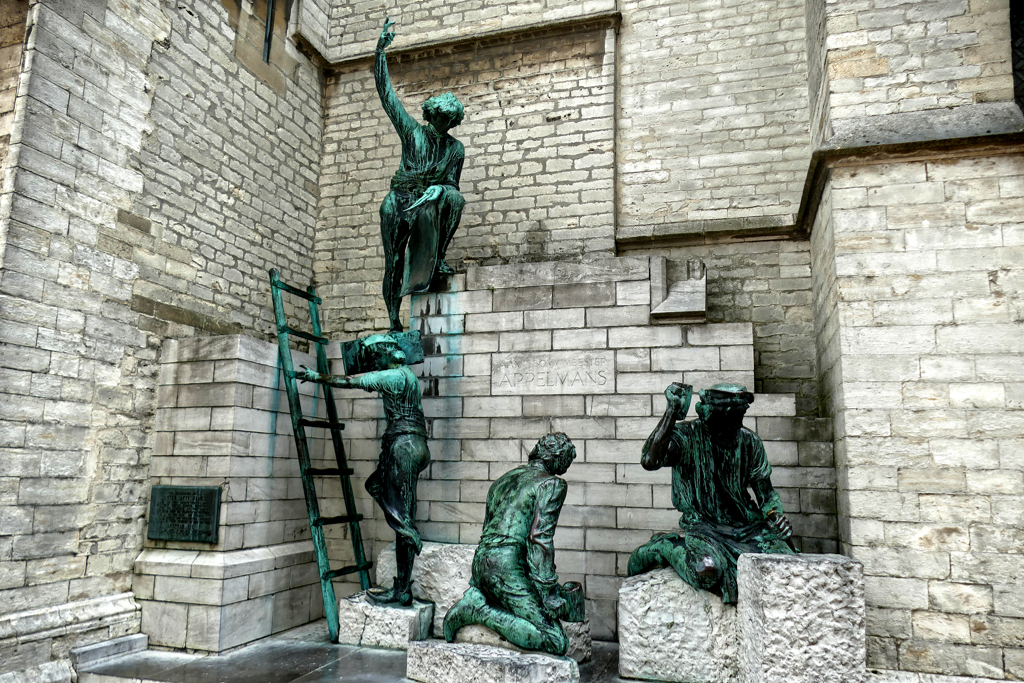 Monument to the Builders of the Cathedral of Our Lady, created by the Belgian sculptor Jef Lambeaux