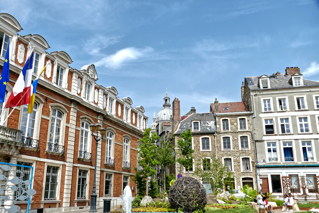 Buildings around the Jardin Éphémère in Boulogne-sur-Mer.