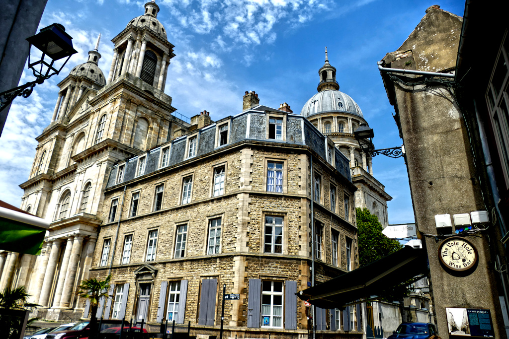 Cathedral and building from the 19th century in the upper town of Boulogne-sur-Mer.