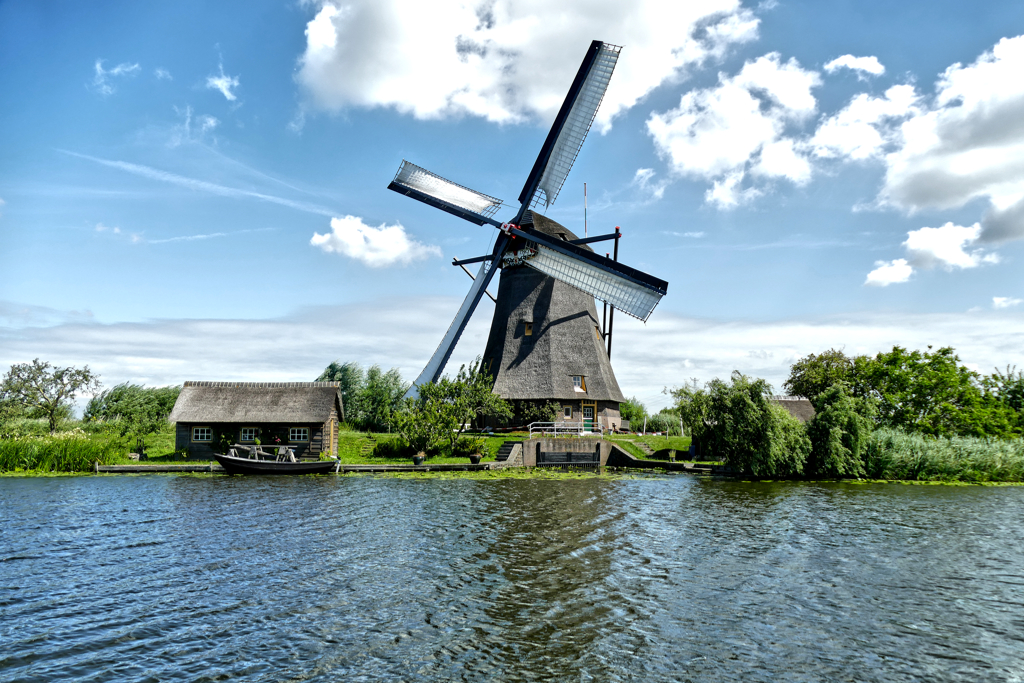 A magnificent windmill in Kinderdijk.