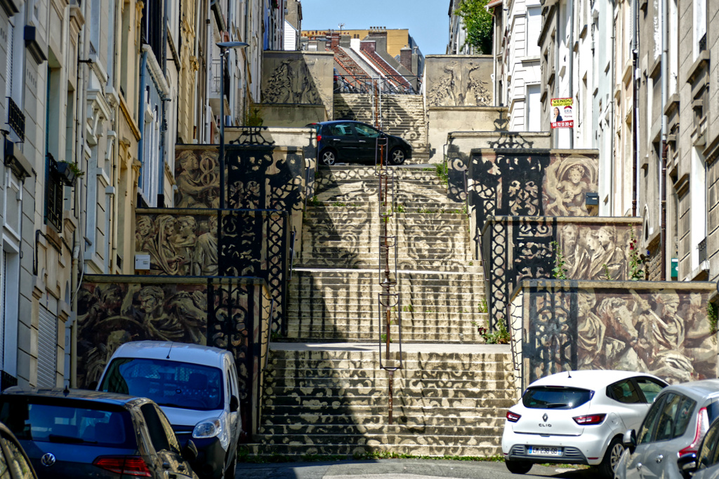 Best Street Art in the northern area of Boulogne sur Mer by Borondo.