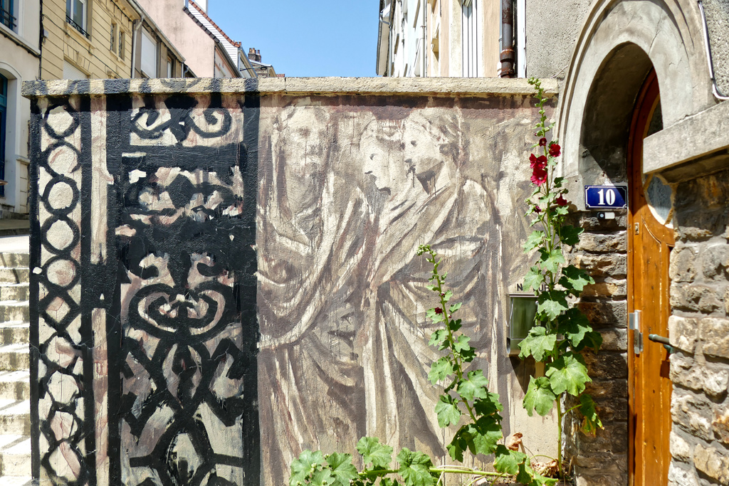 Best Street Art in the northern area of Boulogne sur Mer by Borondo.