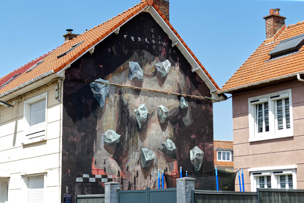 Best Street Art in the northern area of Boulogne sur Mer by Borondo.