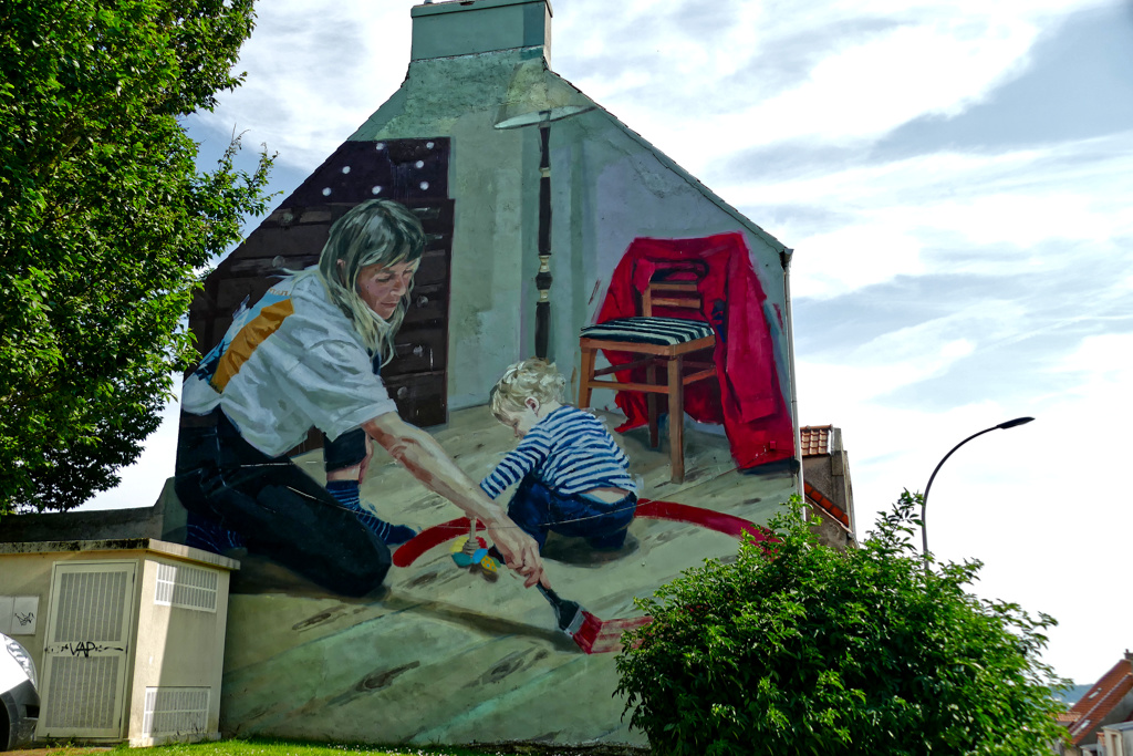 Best Street Art in the nothern area of Boulogne sur Mer by Helen Bur.