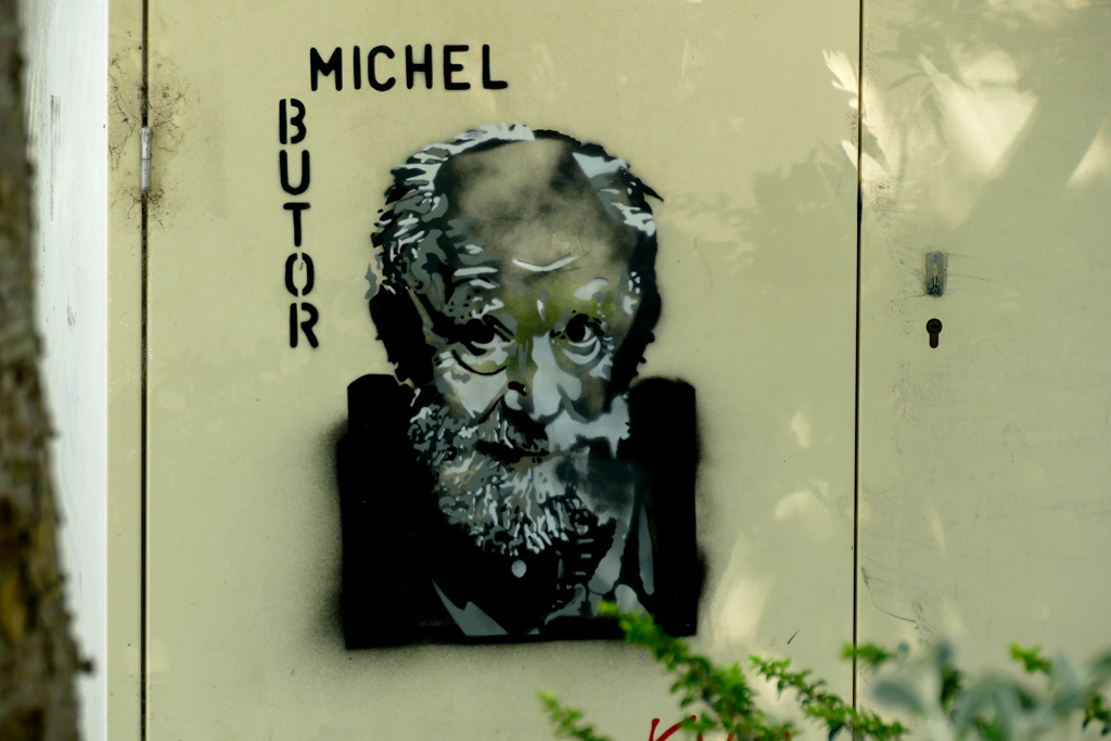 Best Street Art in the nothern area of Boulogne sur Mer by KAWAN.