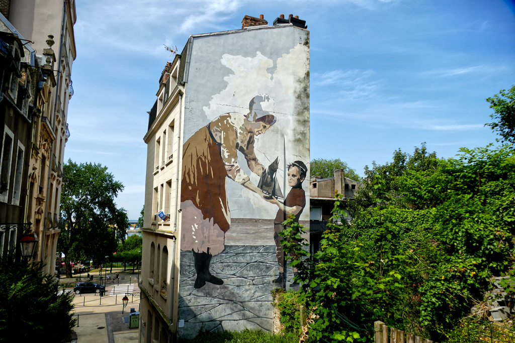 Best Street Art in the northern area of Boulogne sur Mer by Balouz.