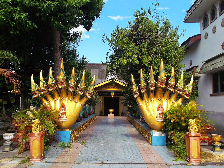 Entrance to the Mek Prasit Buddhist Temple in Ipoh