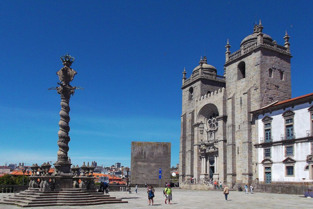 Terreiro da Sé consisting of the Pelourinho do Porto, the Cathedral, and the adjacent monastery.