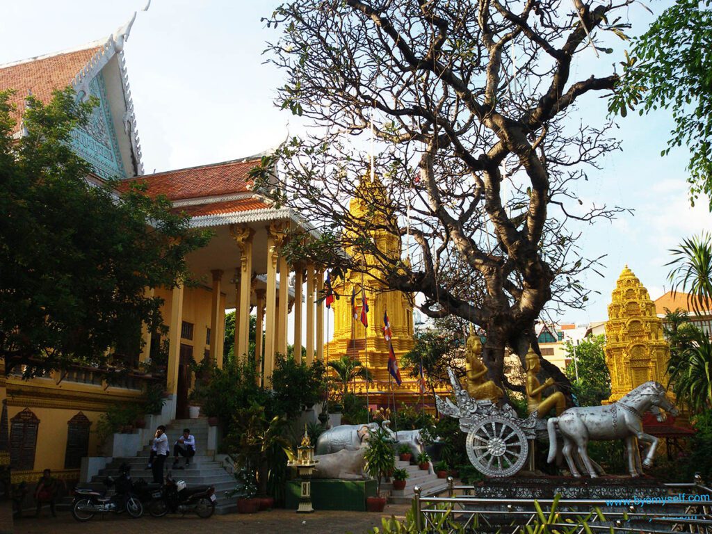 Wat Oulanum is one of the most richly decorated temples in the city center of Phnom Penh.