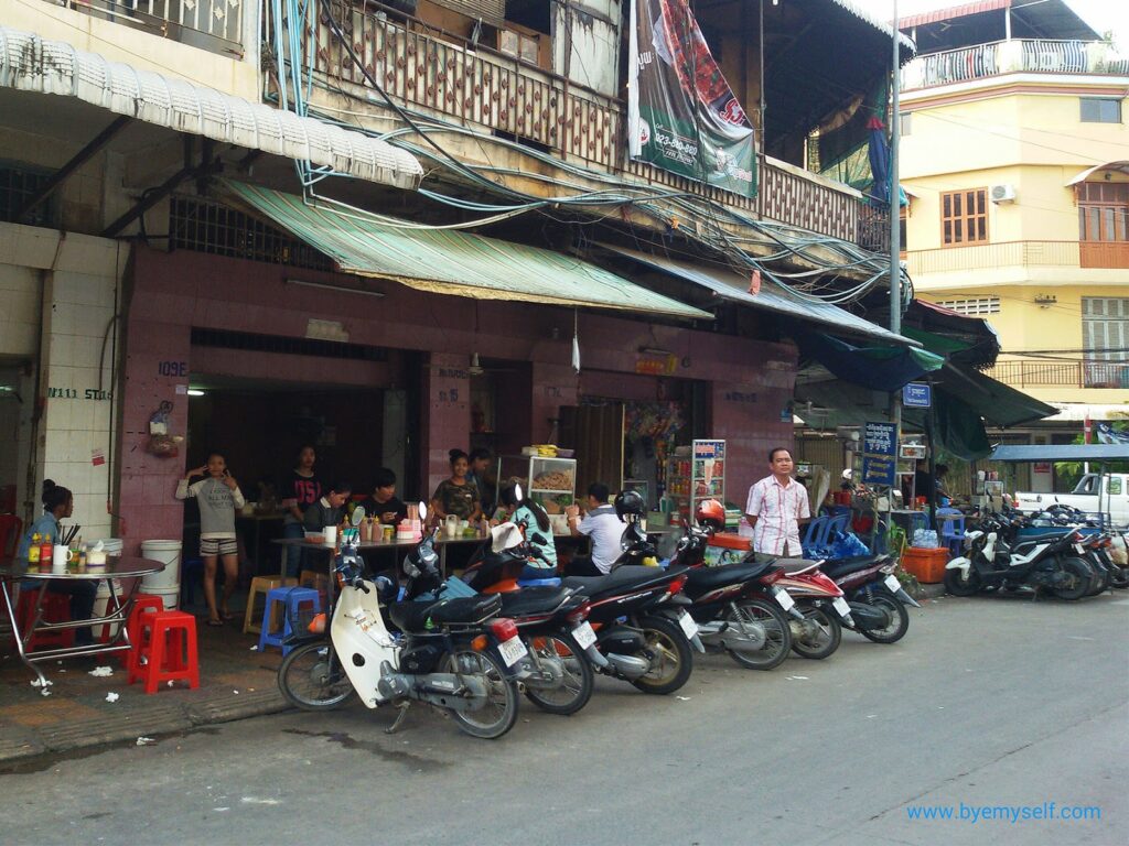 Street restaurant in Phnom Penh