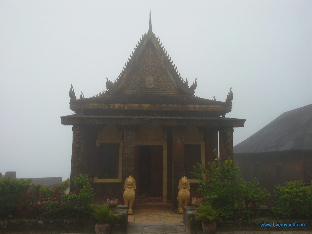 Mold-covered building on the Thansur Bokor in the mist.