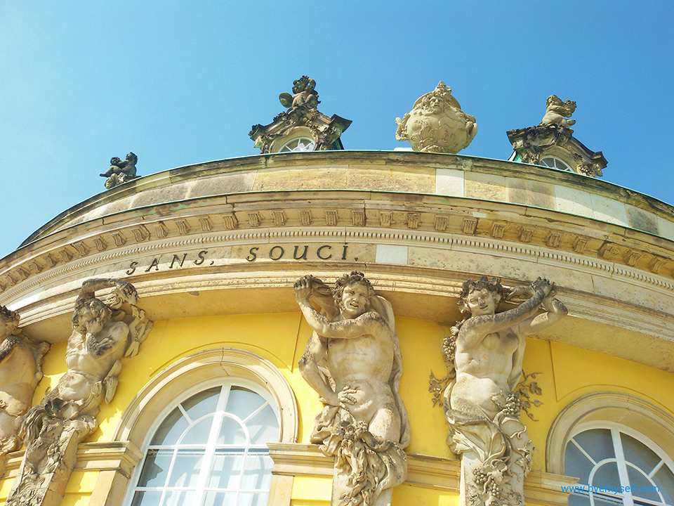 Sanssouci palace in Potsdam, the great small town, introduced in this guide