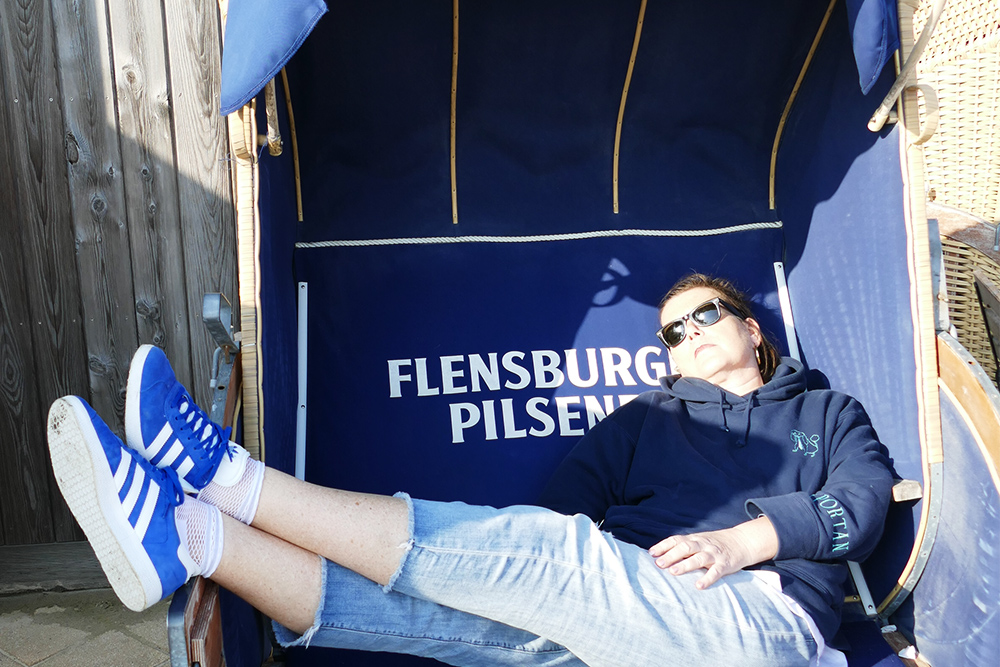 Renata Green in a hooded wicker chair on the island of Foehr.