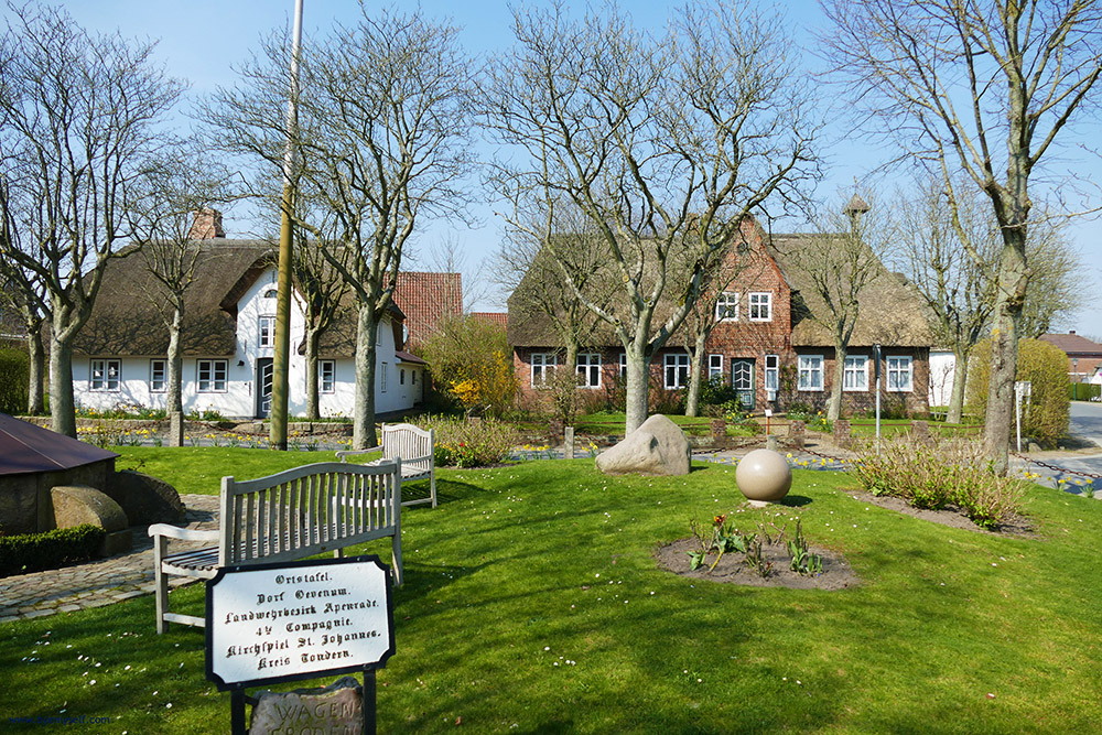 The idyllic village center of Oevenum on the island of Foehr