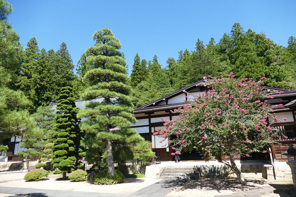 Unryuji Temple in TAKAYAMA on a travel back in time and a side trip to SHIRAKAWAGO